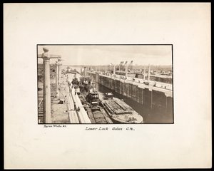 Vista delle chiuse di Gatun sul Canale di Panama, durante la costruzione da Byron Company